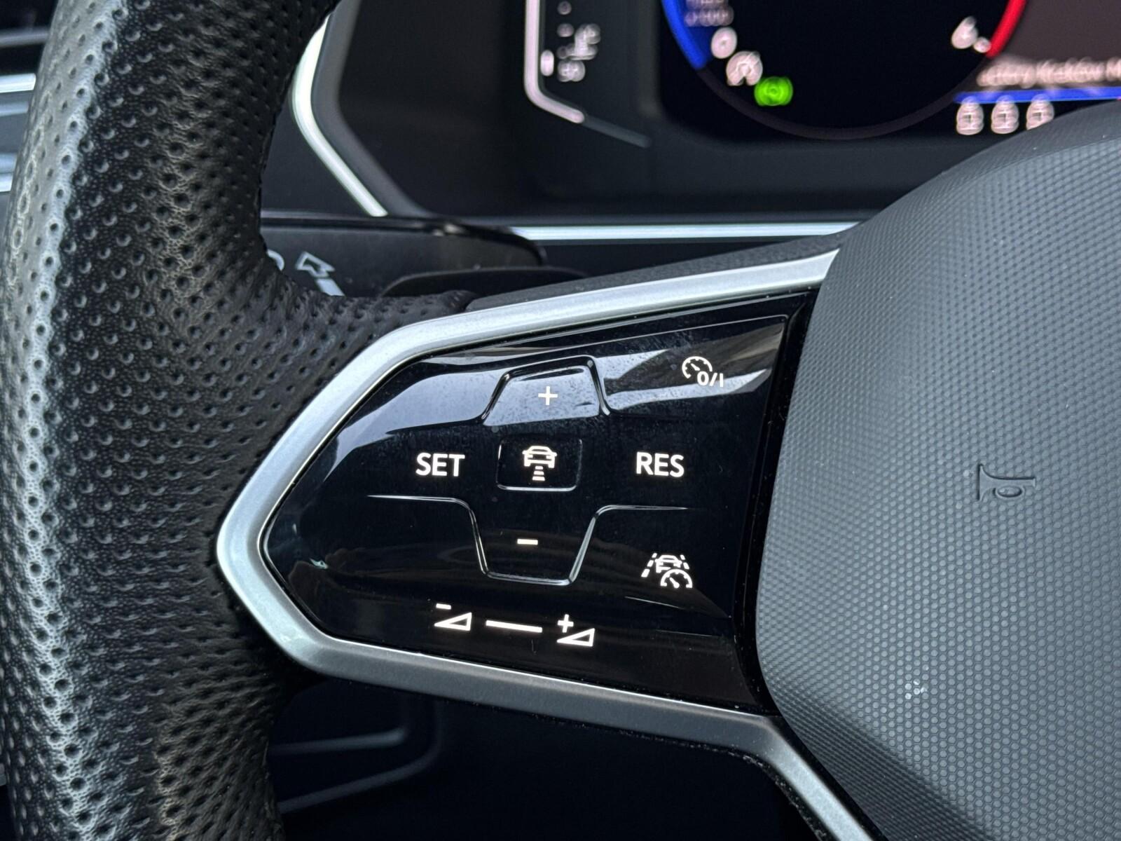 Tiguan R-line 4 Motion DSG, Kamera 360, APP, Hak, Keyless 16