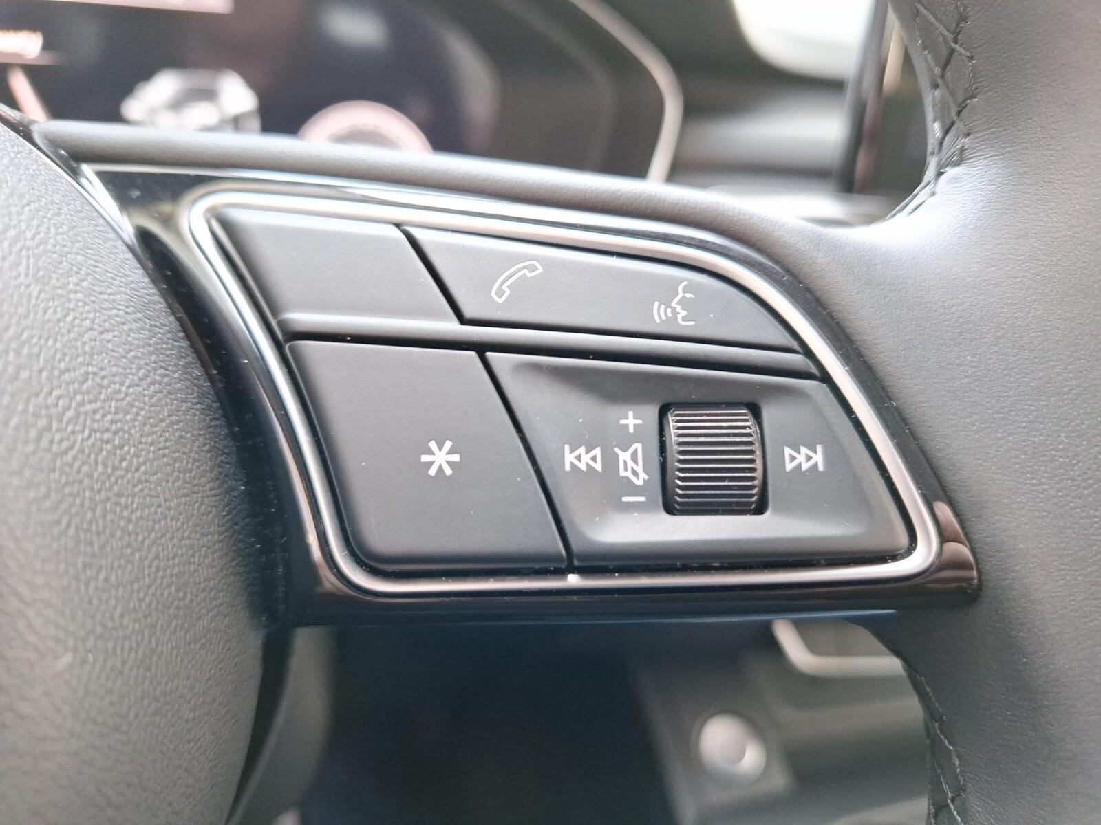 Sline 35 TFSI 150KM Stronic Pakiet Miasto, Comfort, Travel, Technology 29