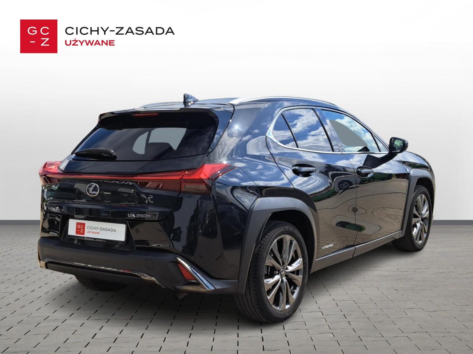 Lexus UX null 4
