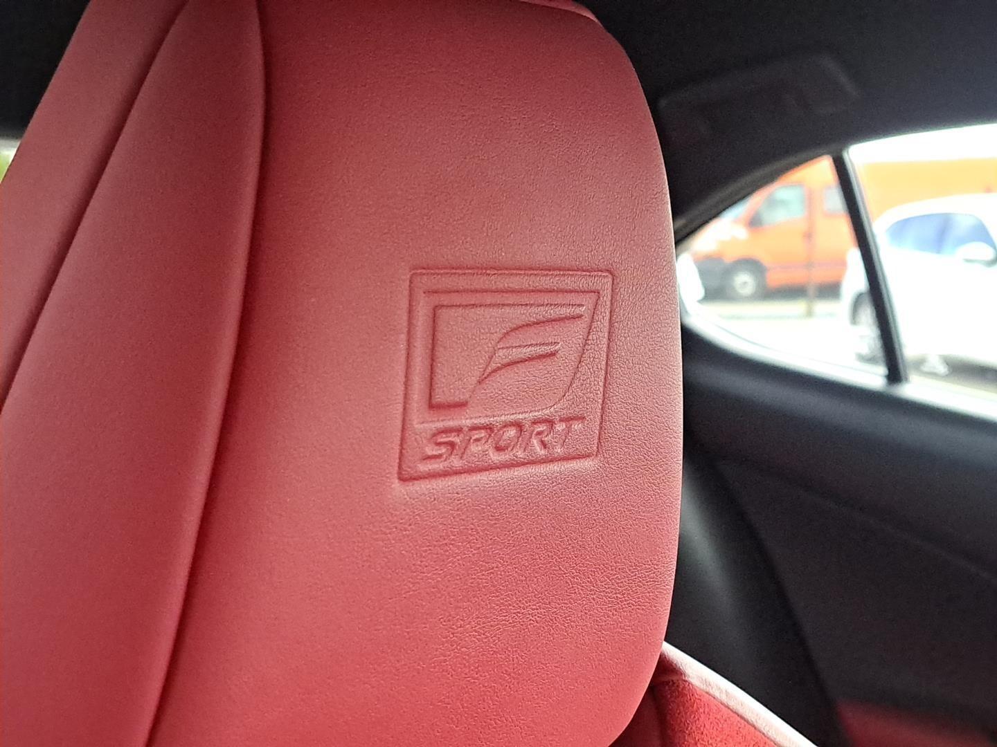 Lexus UX null 23