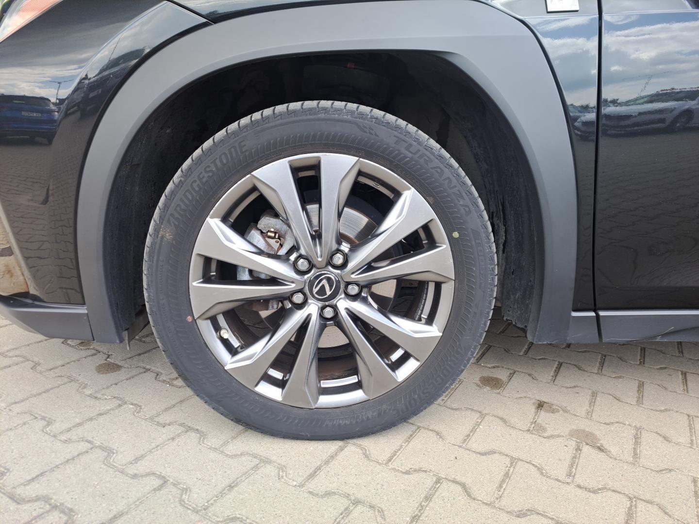 Lexus UX null 8