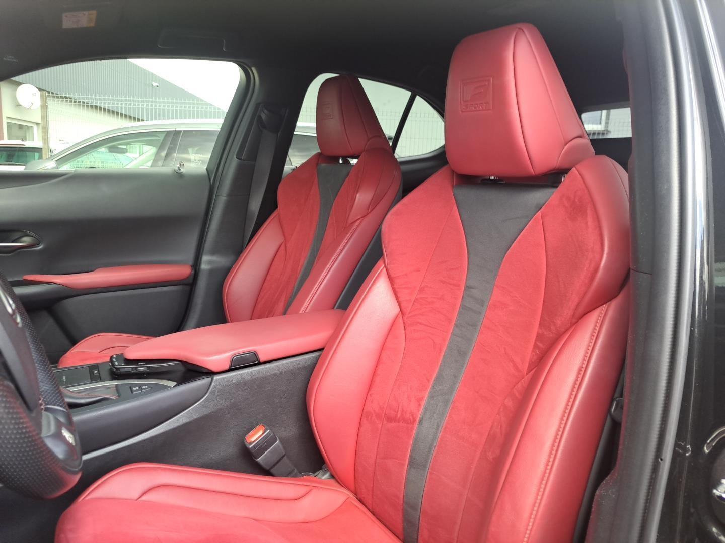 Lexus UX null 14