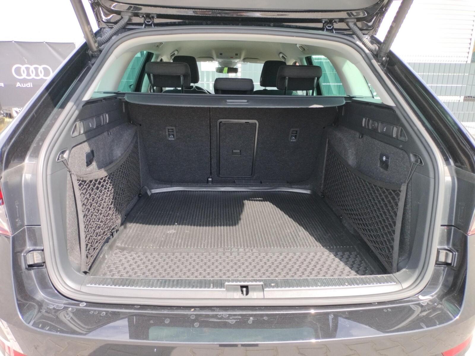 Škoda Superb Combi Style Pakiet Black 16