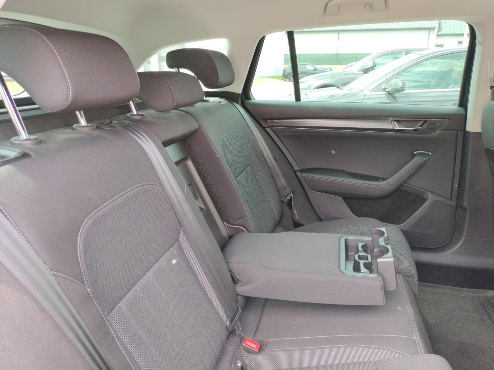 Škoda Superb Combi Style Pakiet Black 15