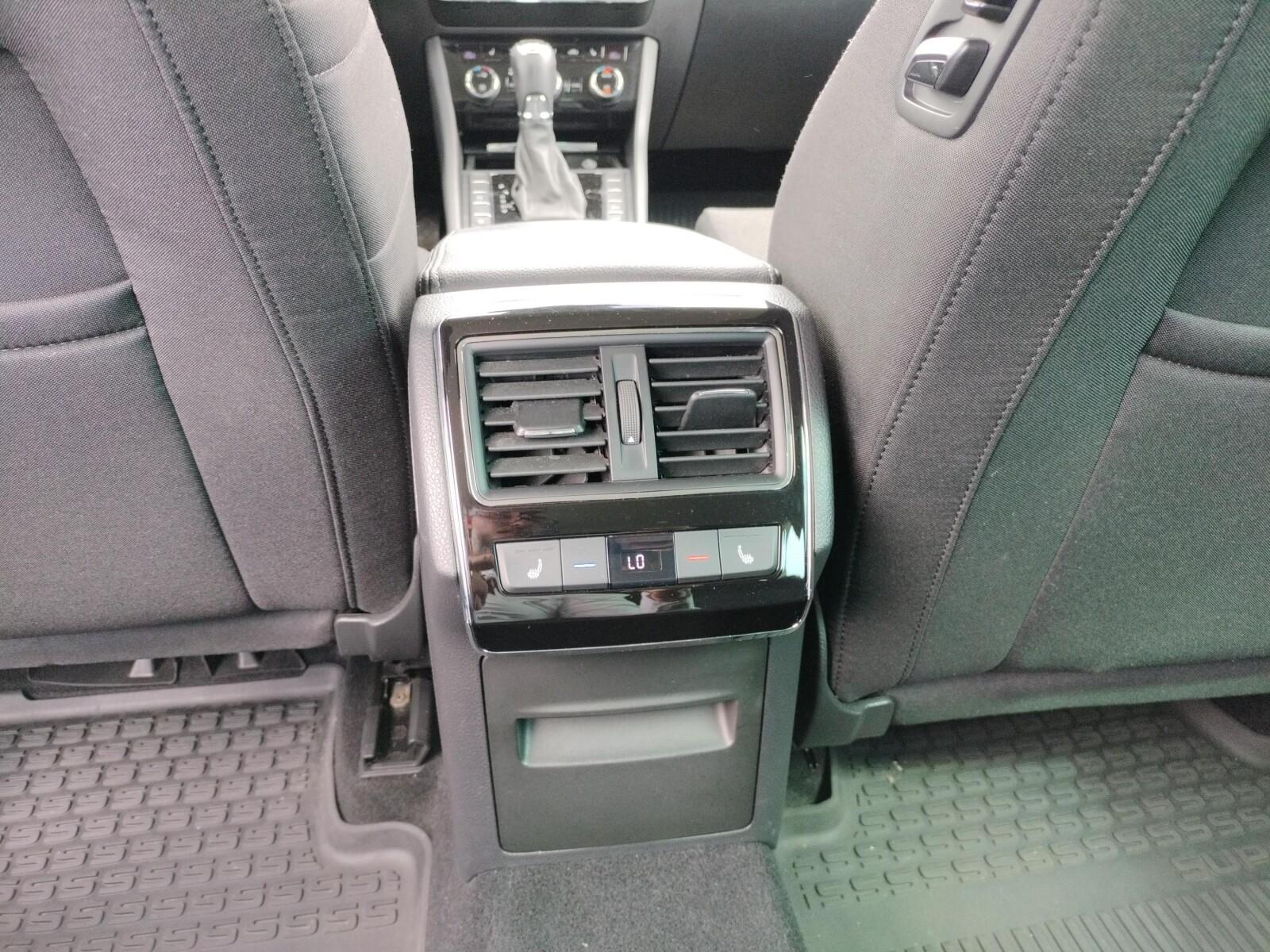 Škoda Superb Combi Style Pakiet Black 23