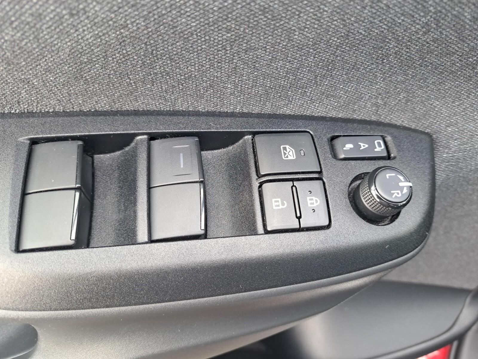 Kamera cofania Reflektory LED Tempomat Hybrid 4x4 26