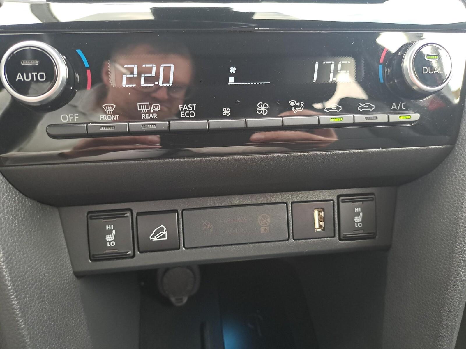 Kamera cofania Reflektory LED Tempomat Hybrid 4x4 19