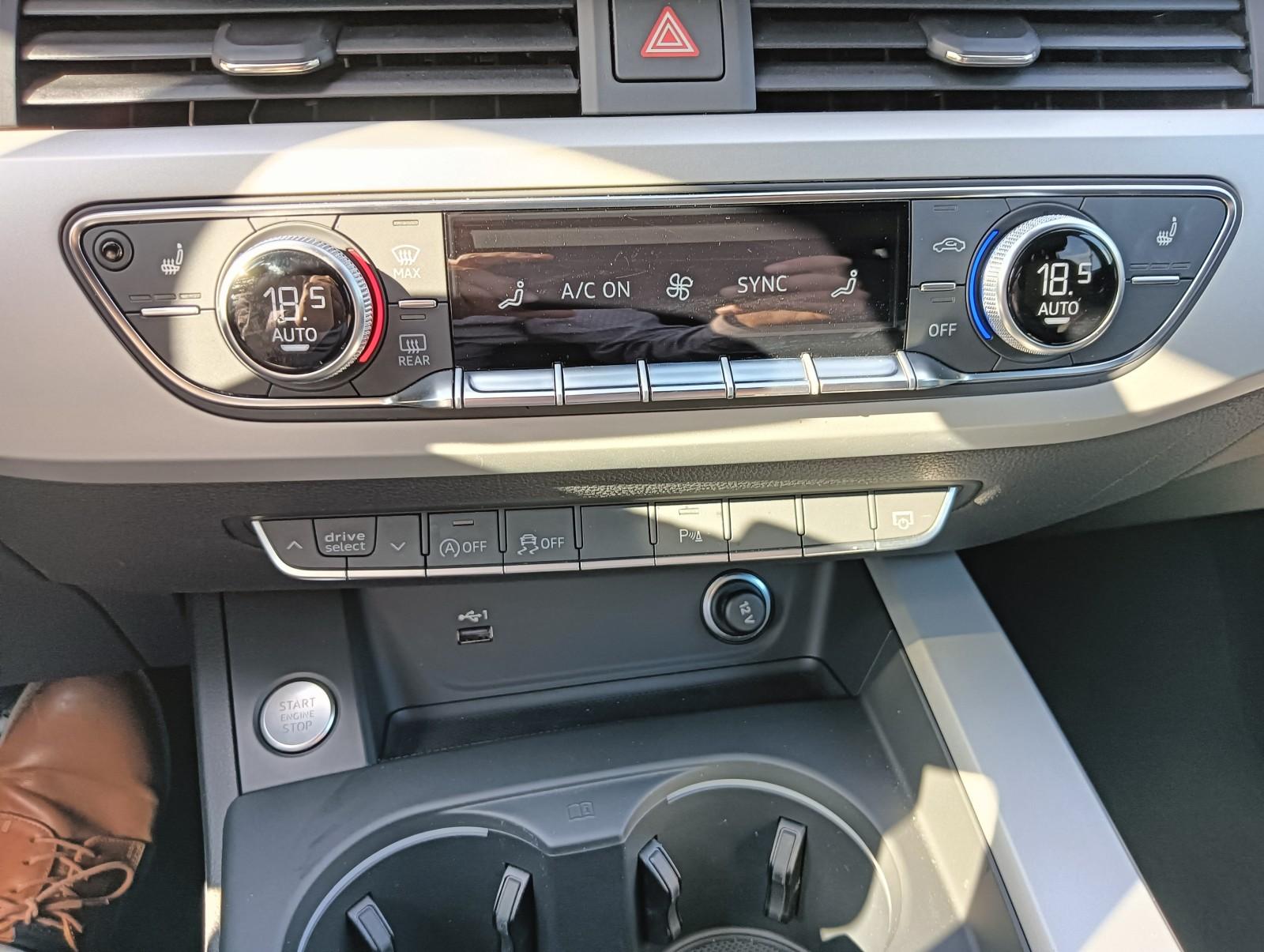 Ambiente! Klimatyzacja 3-strefowa! CarPlay! Kluczyk komfortowy! 23
