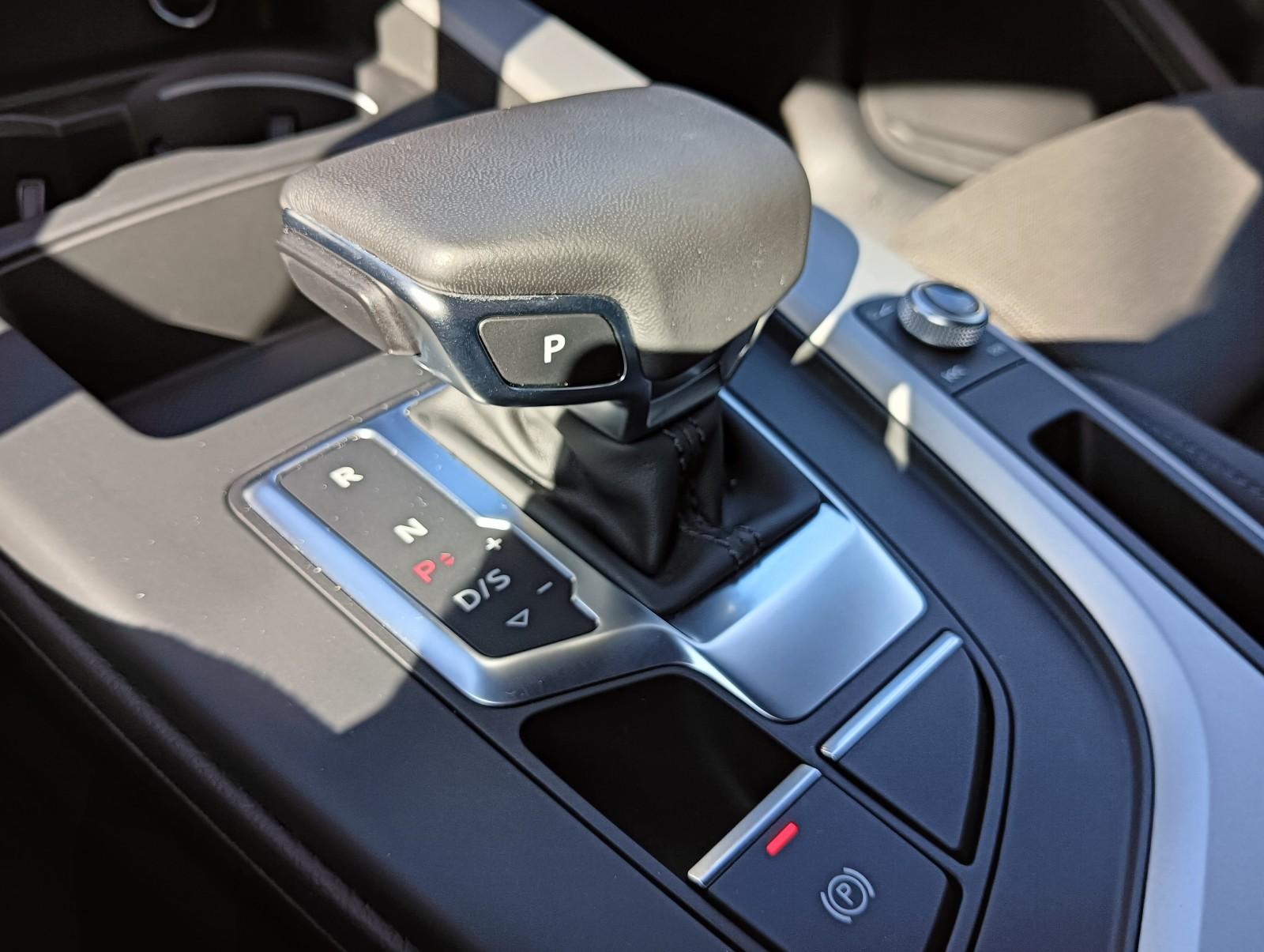 Ambiente! Klimatyzacja 3-strefowa! CarPlay! Kluczyk komfortowy! 24