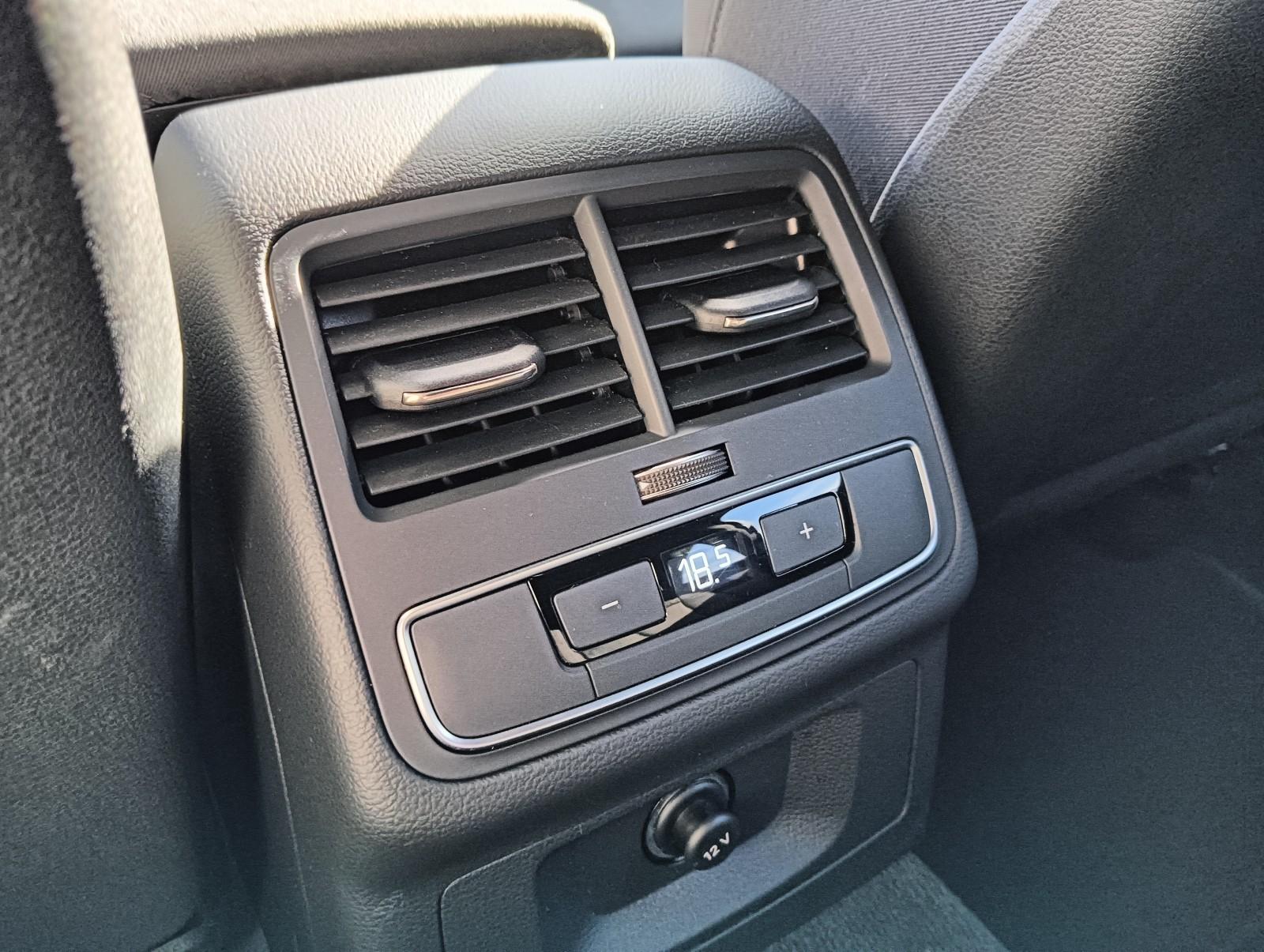 Ambiente! Klimatyzacja 3-strefowa! CarPlay! Kluczyk komfortowy! 16
