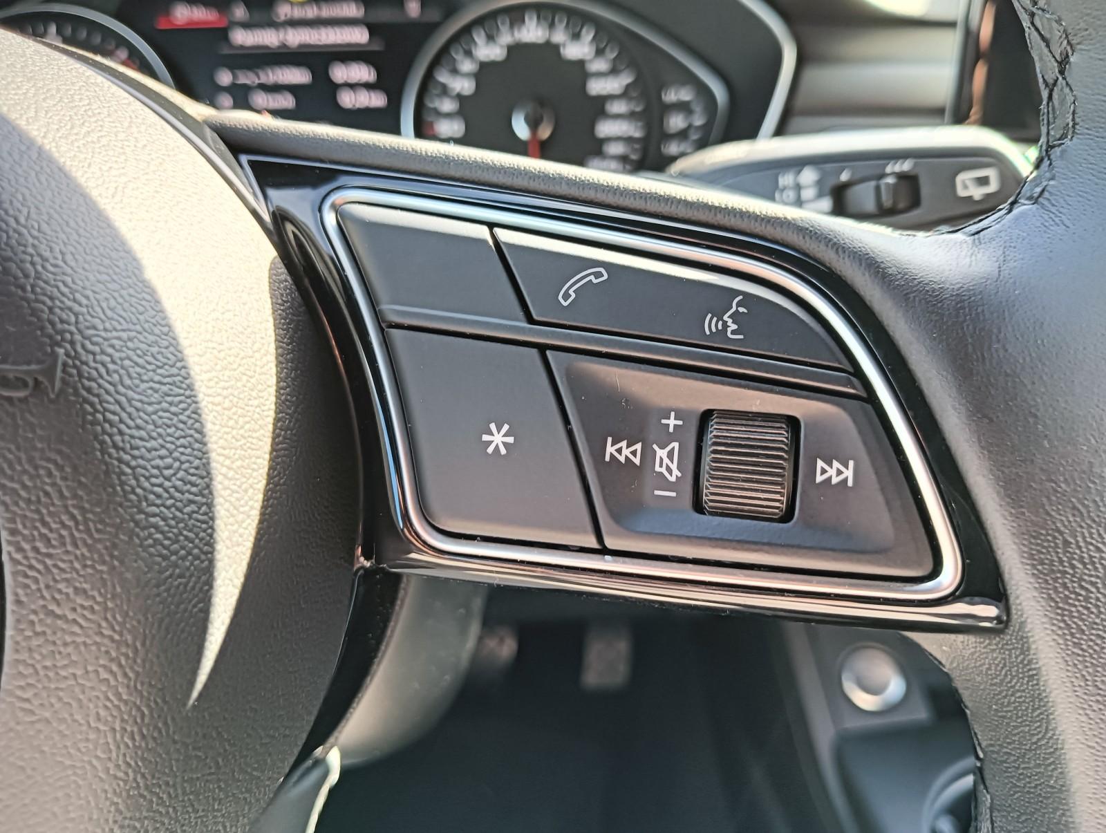 Ambiente! Klimatyzacja 3-strefowa! CarPlay! Kluczyk komfortowy! 18
