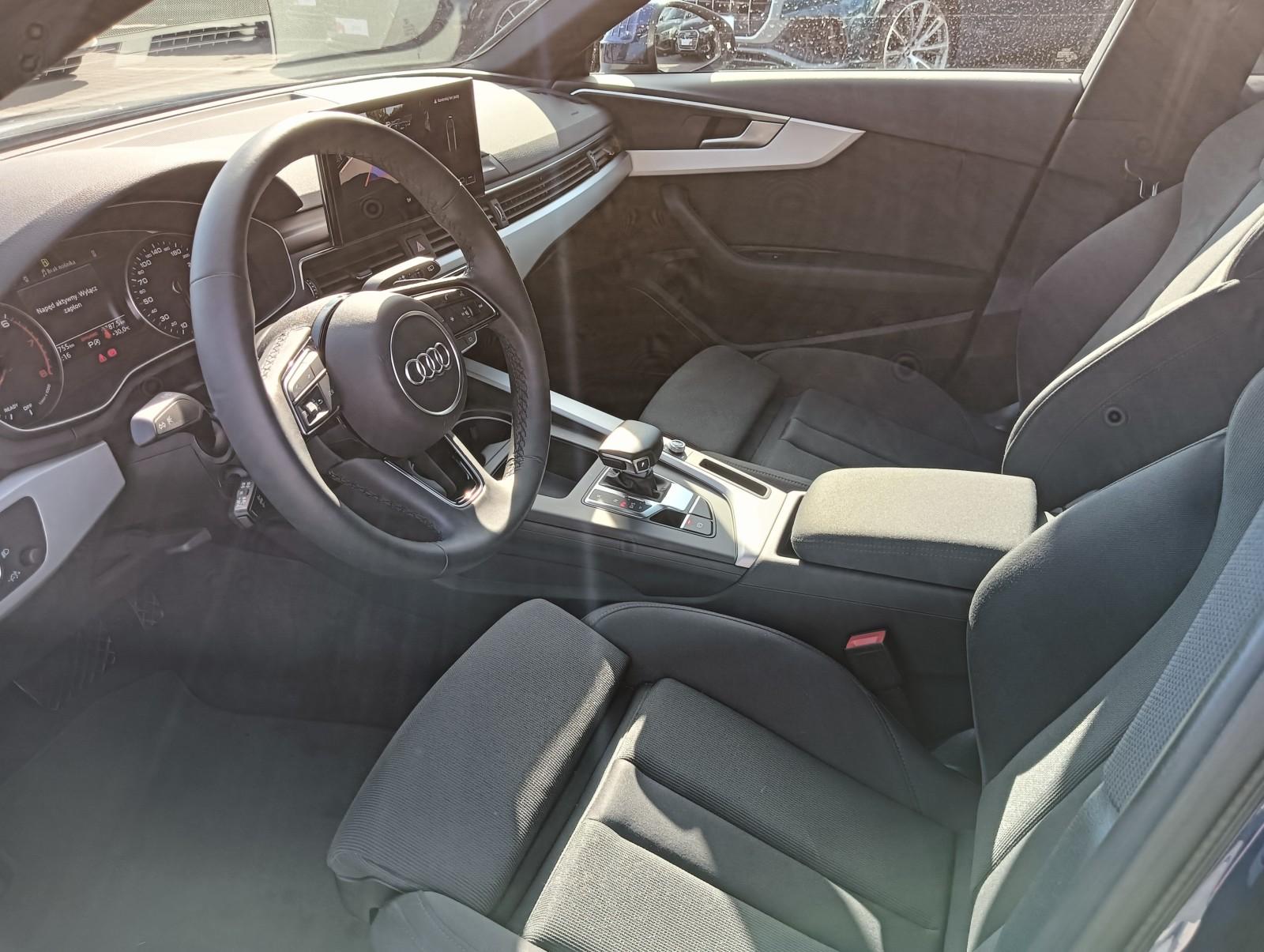 Ambiente! Klimatyzacja 3-strefowa! CarPlay! Kluczyk komfortowy! 8