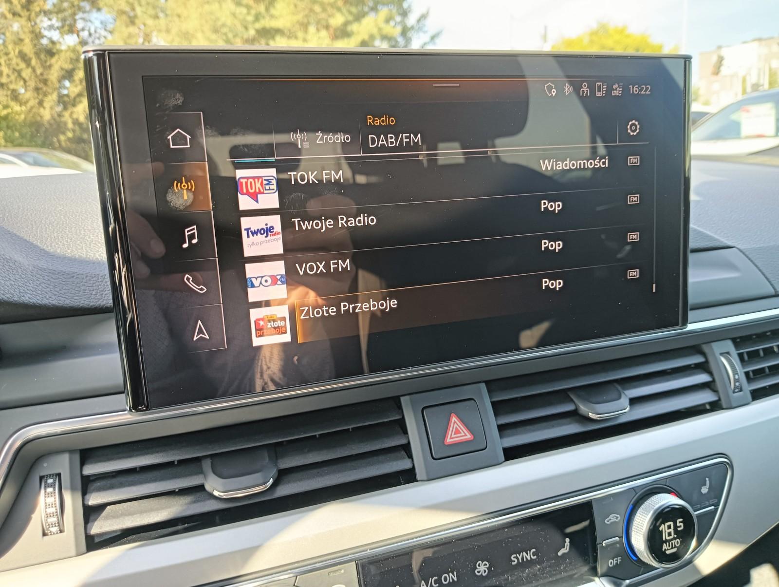 Ambiente! Klimatyzacja 3-strefowa! CarPlay! Kluczyk komfortowy! 22