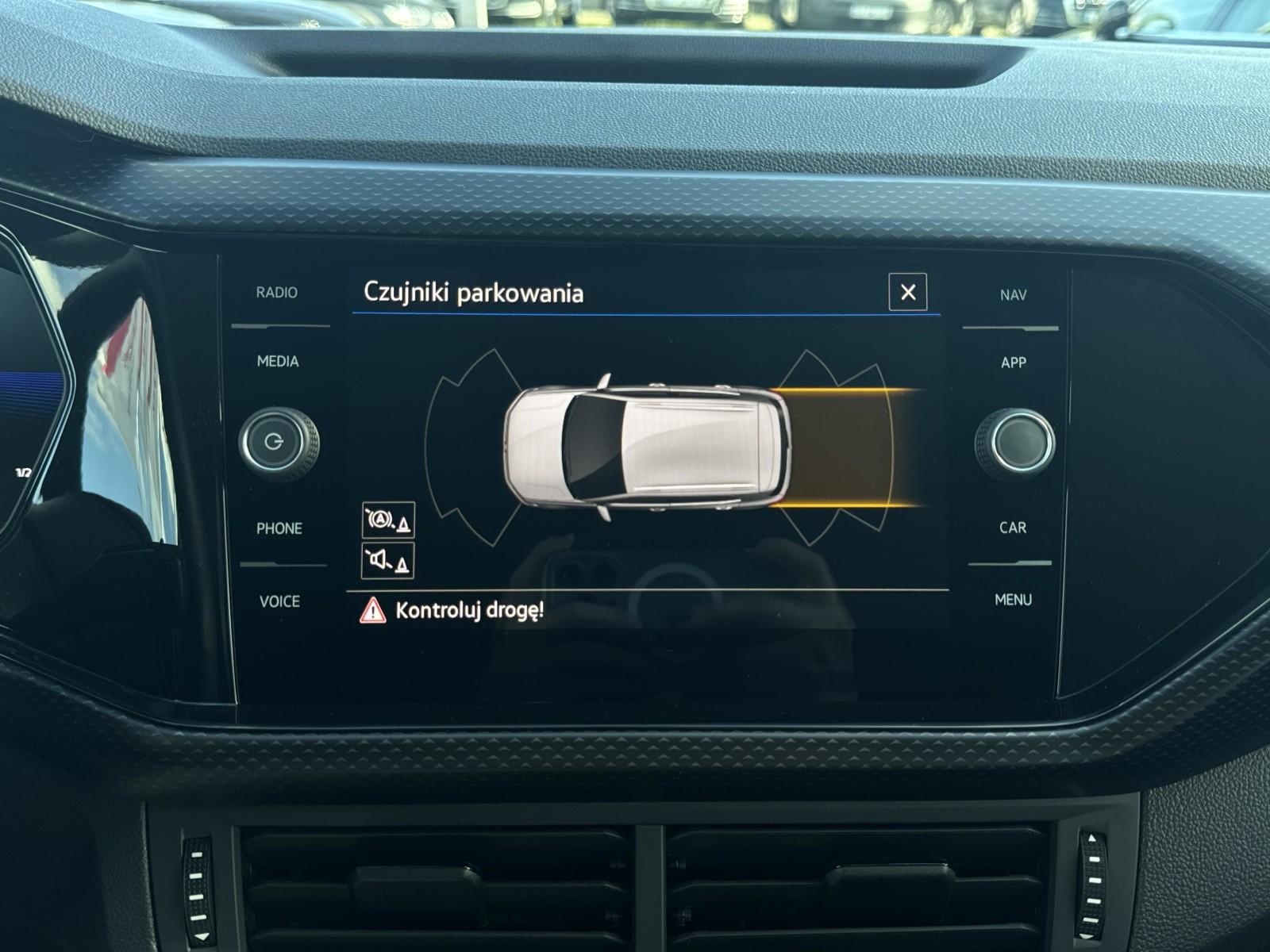 1.0 TSI 110 KM_LIFE_Lane Assist_Cyfrowe zegary_Tempomat_APP_ 24